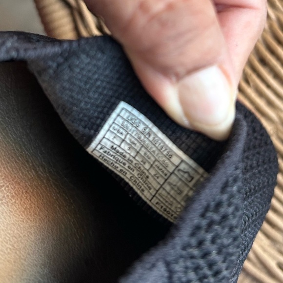 UGG | Shoes | Ugg Sammy Slip On Shoes Black | size 7 like New - Picture 5 of 6